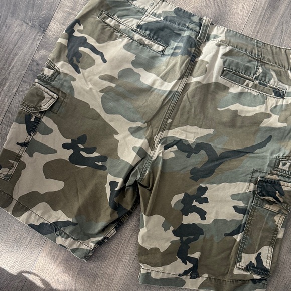 Men's Camouflage Cargo Shorts - Picture 5 of 5